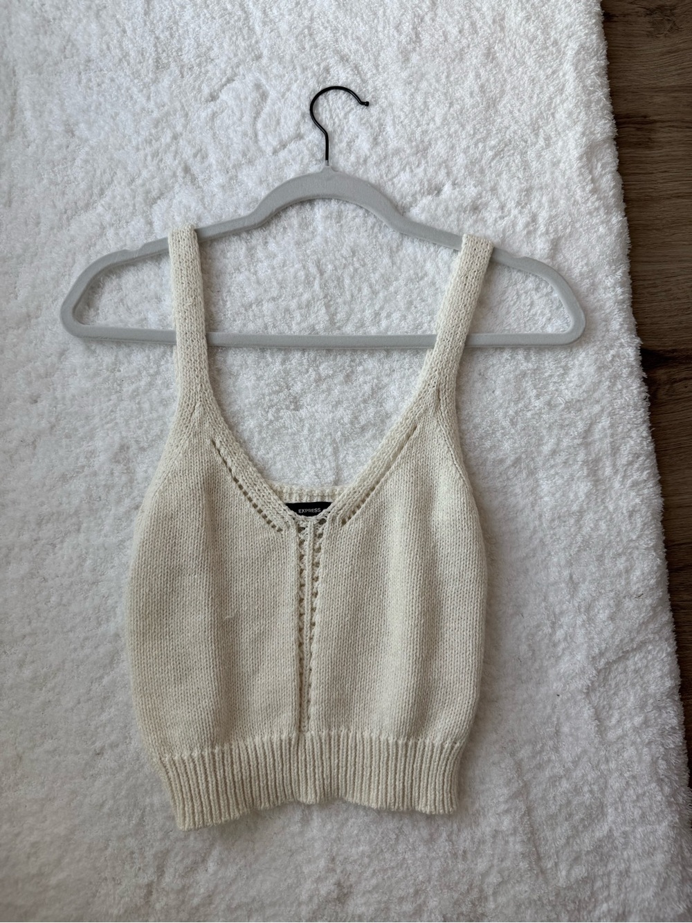 Express Cream Knit V‑Neck Tank